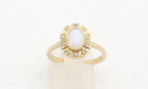 Vintage ring met opaal. Maat: 17.75. 2021/747
