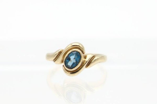 Vintage ring met topaas. Maat: 16.6. 2020/559.