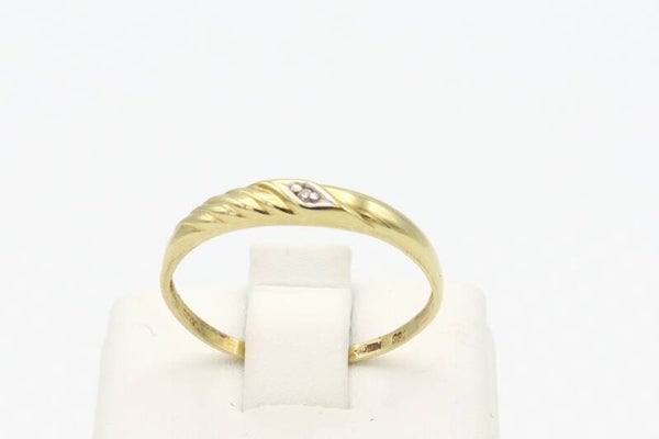 14 Karaats. Gouden vintage ring met diamant (Ca: 0.005 ct). Maat: 17. Nr: 2020/563.