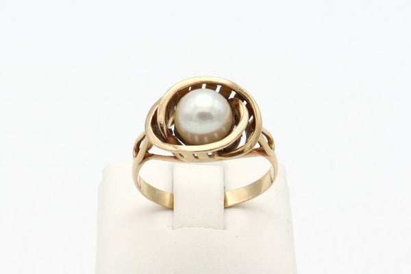 Gouden antieke ring met parel. Maat: 18.5. Nr: 2020/573.