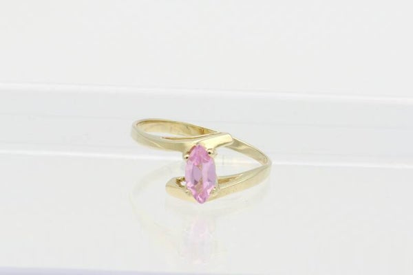 Vintage ring met rozé saffier. Maat: 17.9 2020/618.