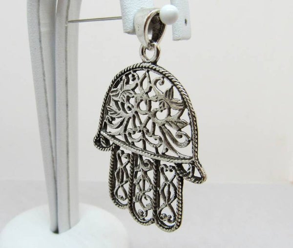 925. Zilveren ('hamsahandje'). Nieuw. Nr:18/304.
