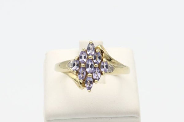 9 Karaat. Vintage ring met loliet en diamanten. Maat: 18.8 Nr: 2020/683.