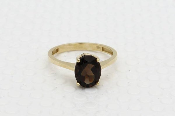 Gouden vintage ring met rookkwarts. Maat: 17. 2020/700.