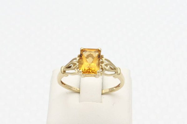9 Karaat. Vintage ring met citrien. Maat: 18.25. Nr: 2020/717.