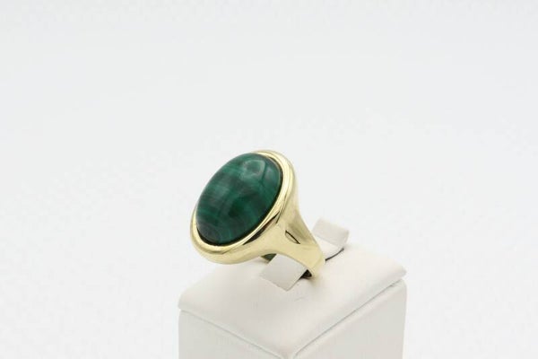 8 Karaat. Vintage  ring met malachit. Maat: 17.75. Nr: 2020/715.