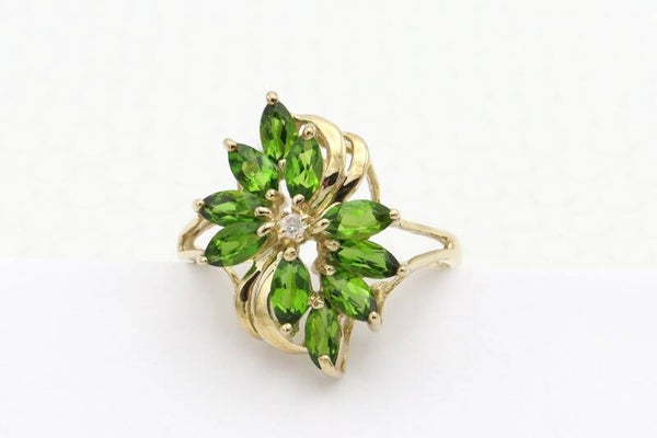 9 Karaat. Vintage ring met smaragd en diamant Maat: 18.1. Nr: 2020/785.