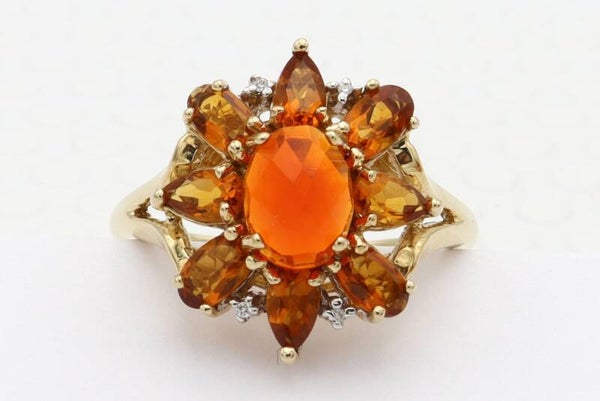 9 Karaat. Vintage ring met vuuropaal en diamant. Maat:19.1. Nr: 2020/793.