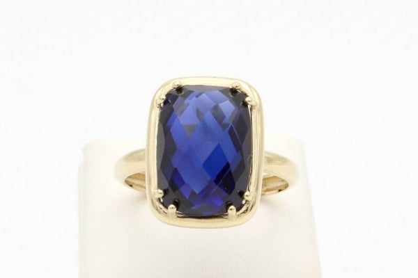 Gouden vintage ring met saffier. Maat: 18.1. 2020/801.