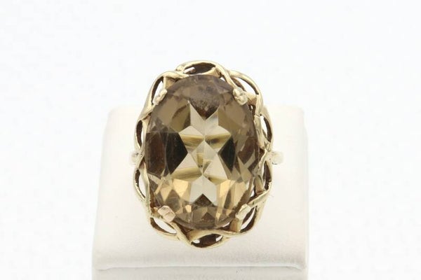 9 Karaat. Antieke ring met lichte topaas. Maat: 16.8. Nr: 2020/806.