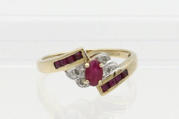 Vintage ring met robijn en diamant Maat: 17.2. 2020/826