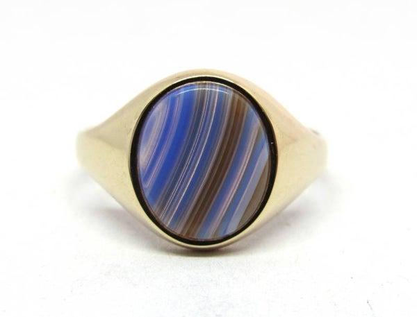 9 Karaat. Herenring met bijzondere streep agaat. Maat: 19.5. Nr: 19/A88