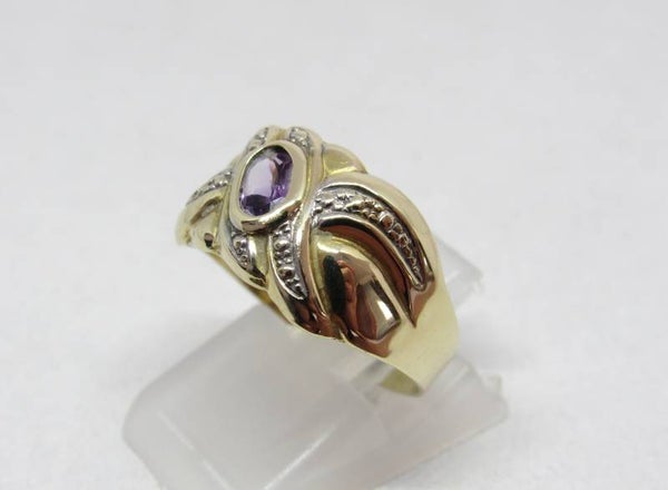8 Karaat. Antieke bewerkte ring met amethist. Maat 18. Nr:18/447.