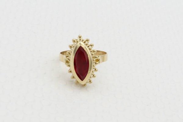 Gouden vintage ring met robijn. Maat: 18.5. 2020/894.