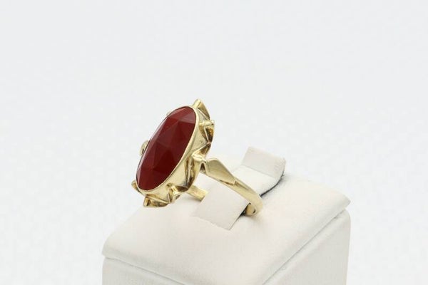 Gouden vintage ring met carneool. Maat: 16.2. Nr: 2020/943.