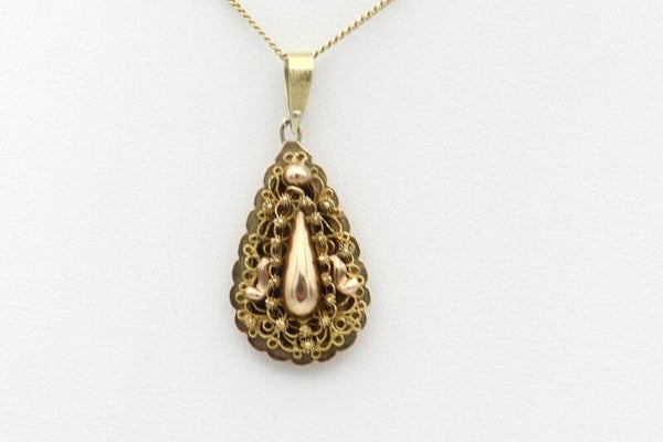 Gouden antieke streekhanger met ketting. 2020/976.