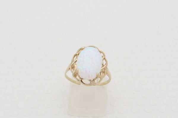 Vintage ring met edelsteen opaal. 2022/137.