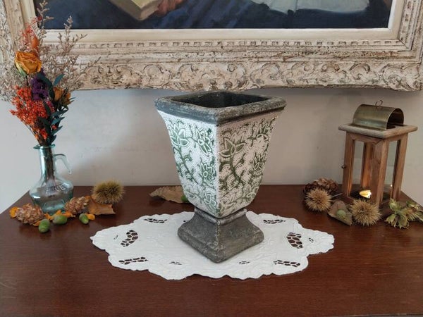 Vase de style ancien émaillé