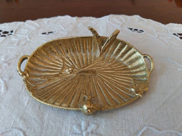 Vide poche ou porte savon ancien en bronze époque 1900