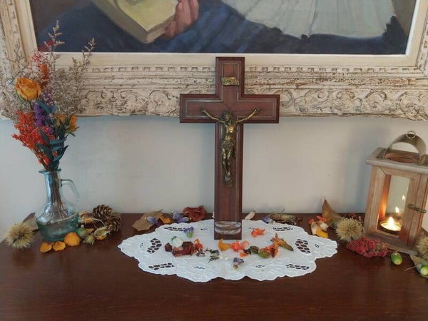 Grand crucifix ancien avec bénitier