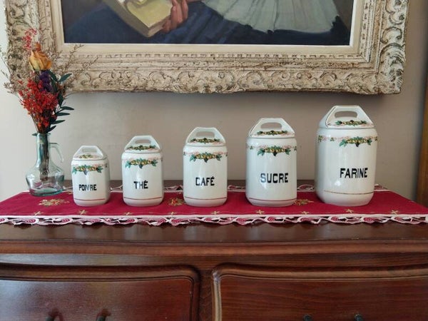 Ensemble de 6 pots à épices anciens en porcelaine à décor de vigne