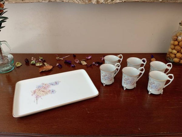 6 tasses à café porcelaine de Limoges et leur plateau, filet peint à la main