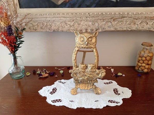 Porte lettre en bronze à décor de chouette et ses petits, milieu 20éme