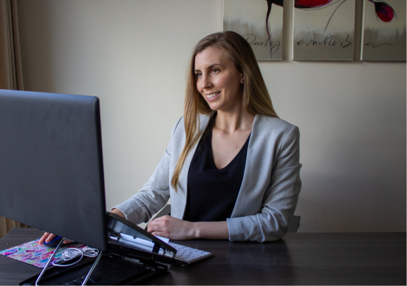 ergonomisch advies, deskundige uitleg hulpmiddelen thuiswerk