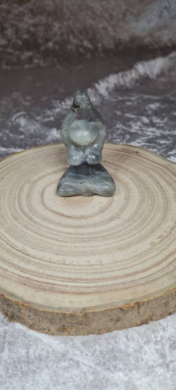 Labradorit Yoga Dame