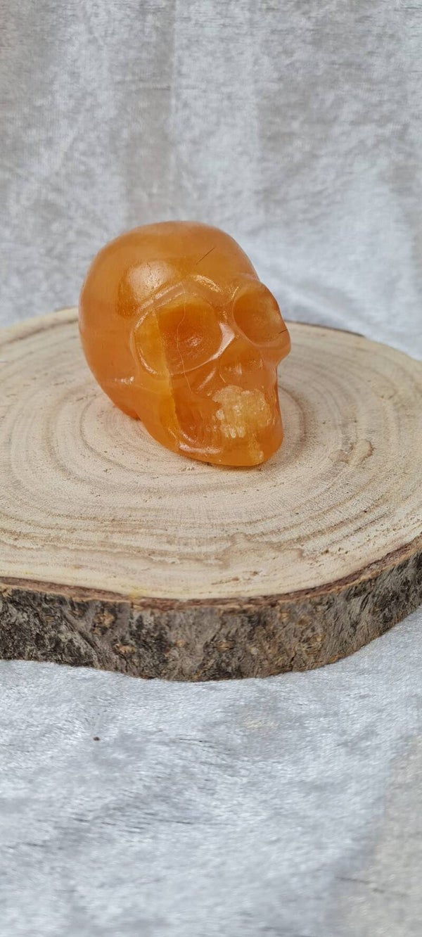 Orangencalcit Totenkopf
