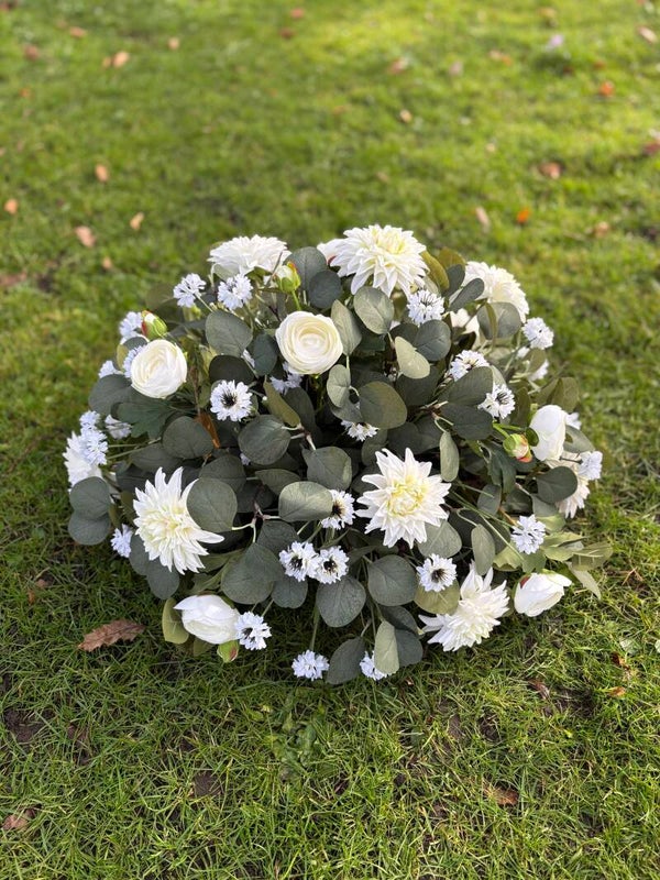Witte rouwbiedermeier