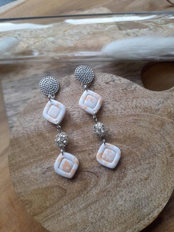 White glitters