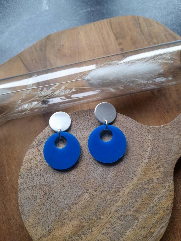 Blue silver O