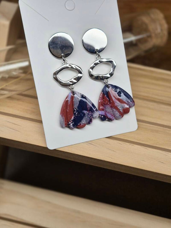 Blue/red marmer shelf