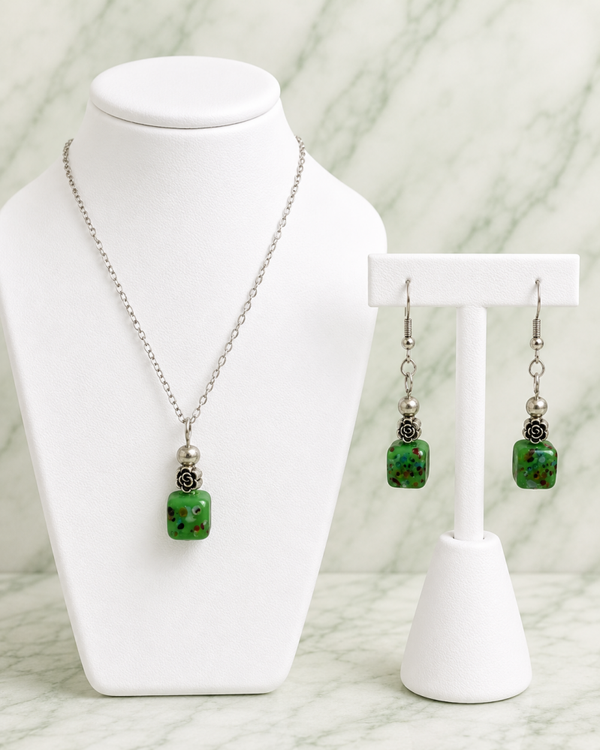 Green Speckled Glass & Silver Rose Accent SetO