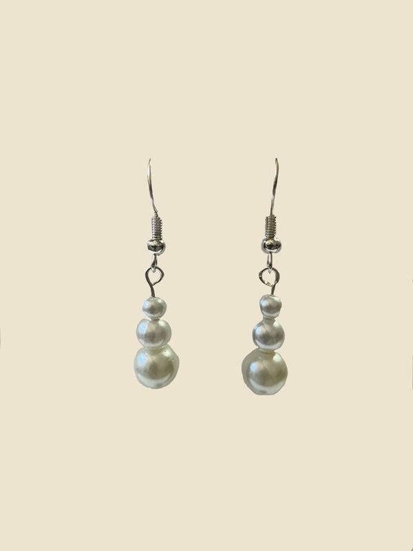 Graduated Pearl-White Beads