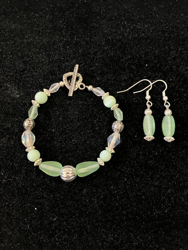 Pastel Mint & Opalescent Bead Bracelet & Earring Set