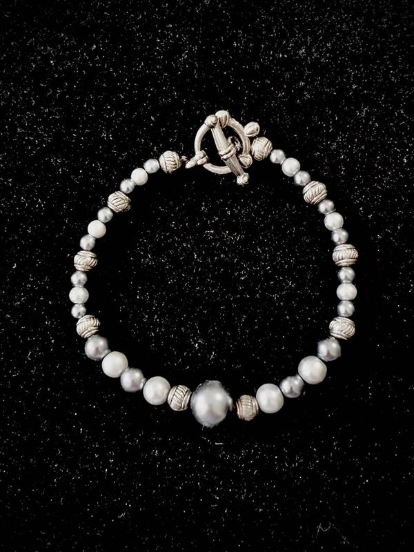 Silver Pearl & Antique Accent Bead Bracelet