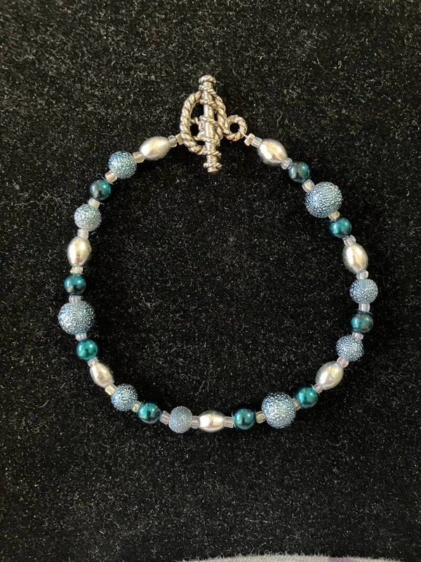 Teal & Silver Textured Glass Bead Bracelet