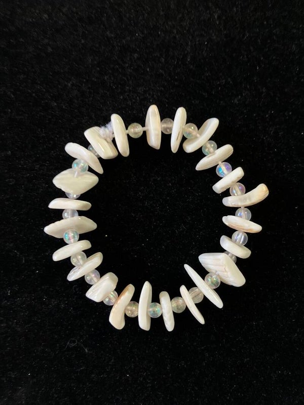 White Shell & Iridescent Glass Stretch Bracelet