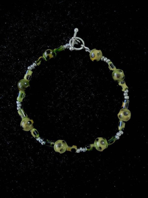 Green Tortoise Glass Bead Bracelet