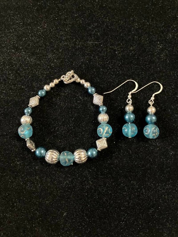 Blue Swirl Glass Bead Bracelet & Earring Set