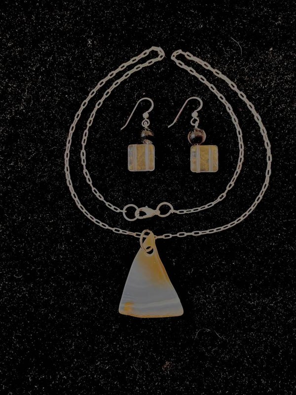 Misty Horizon Agate Pendant Necklace with Sterling Silver Earrings