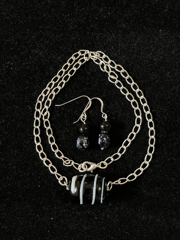 Black Swirl Glass Bead Necklace & Earring Set