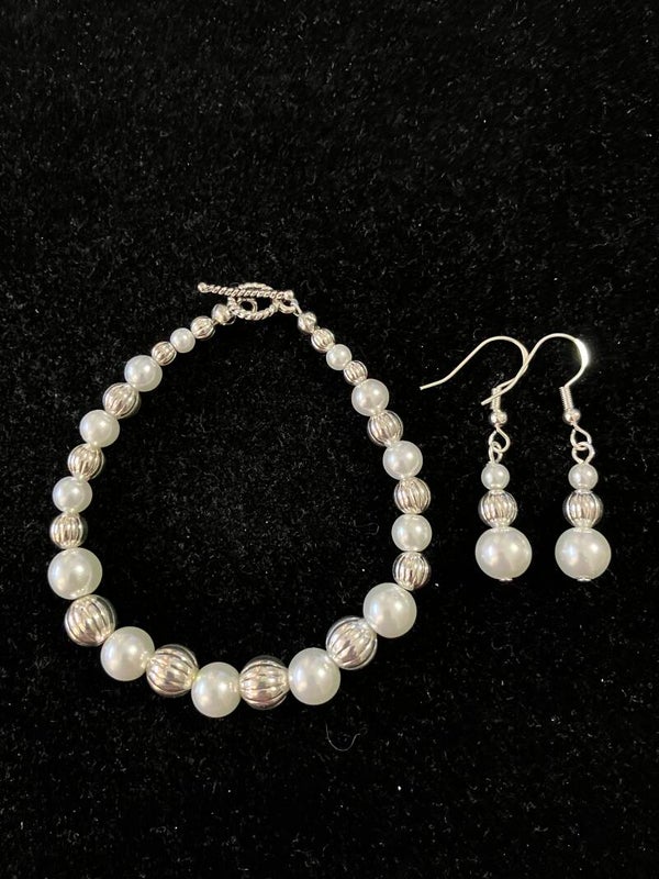 Pearl & Silver Ribbed Bead Bracelet & Earring Set