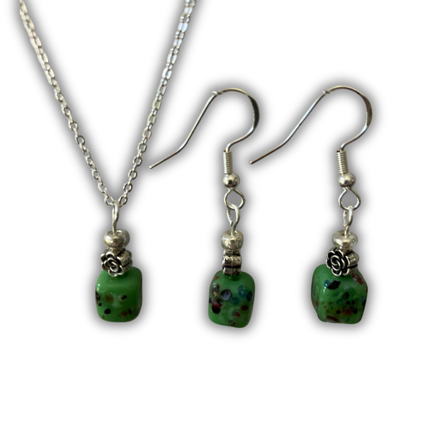 Green Speckled Glass & Silver Rose Accent SetO