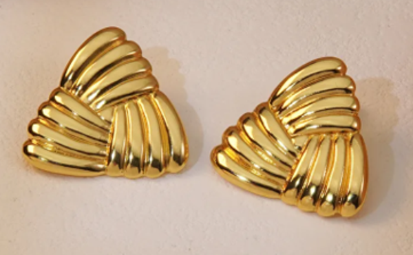 # 21 Gouden Driehoekige Waaier Oorbellen