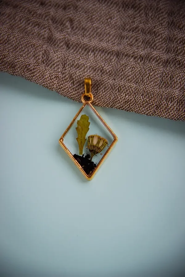 Anhänger "Goldener Diamant"