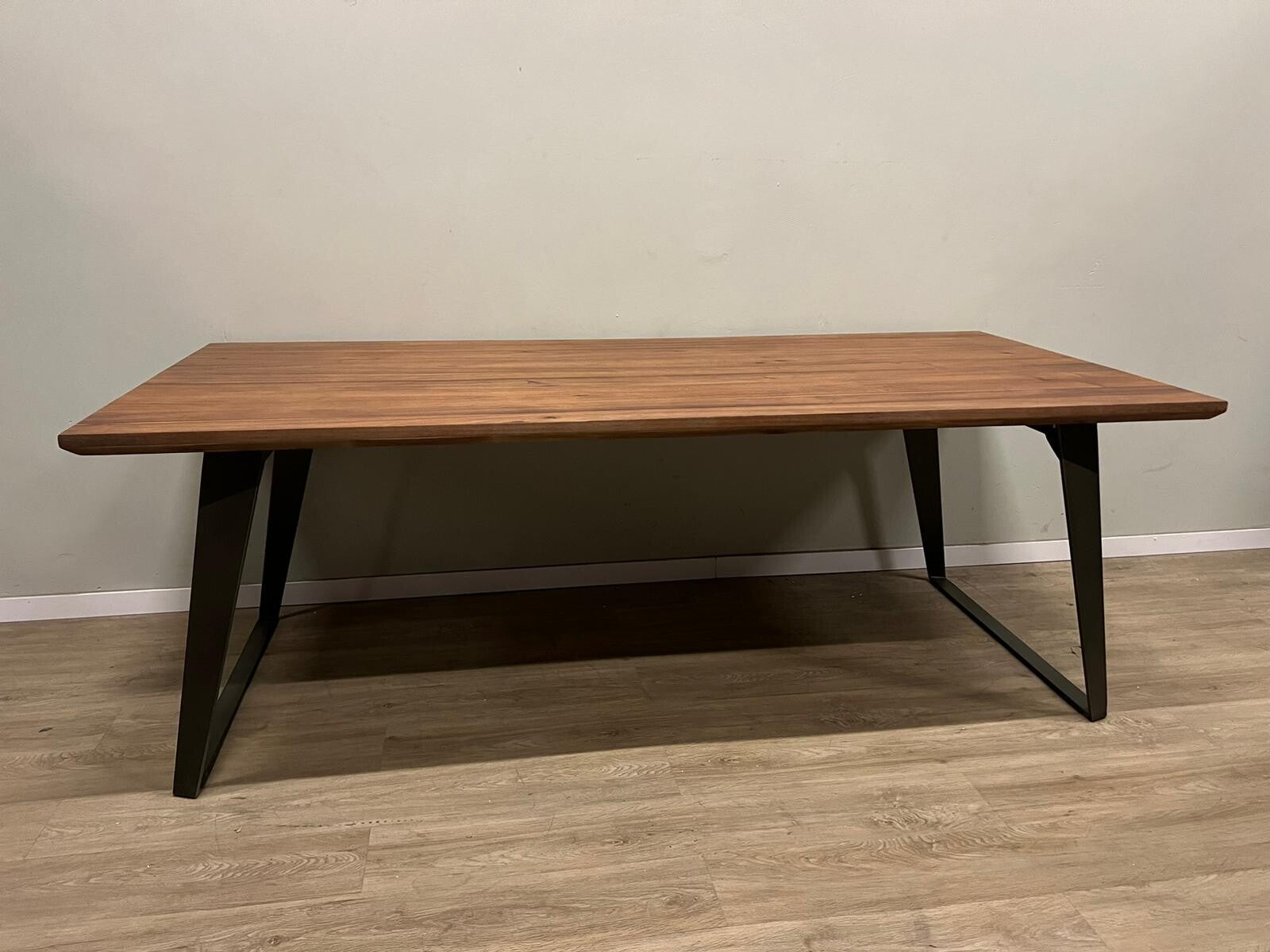 Henders en Hazel Box eettafel