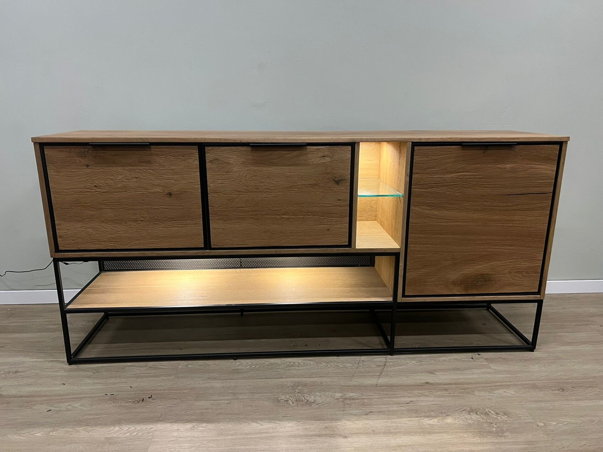 Henders en Hazel City dressoir